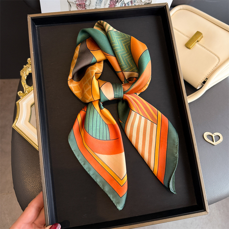 2026 New Geometry Print Silk S - Silk Tie Woven recension och pris